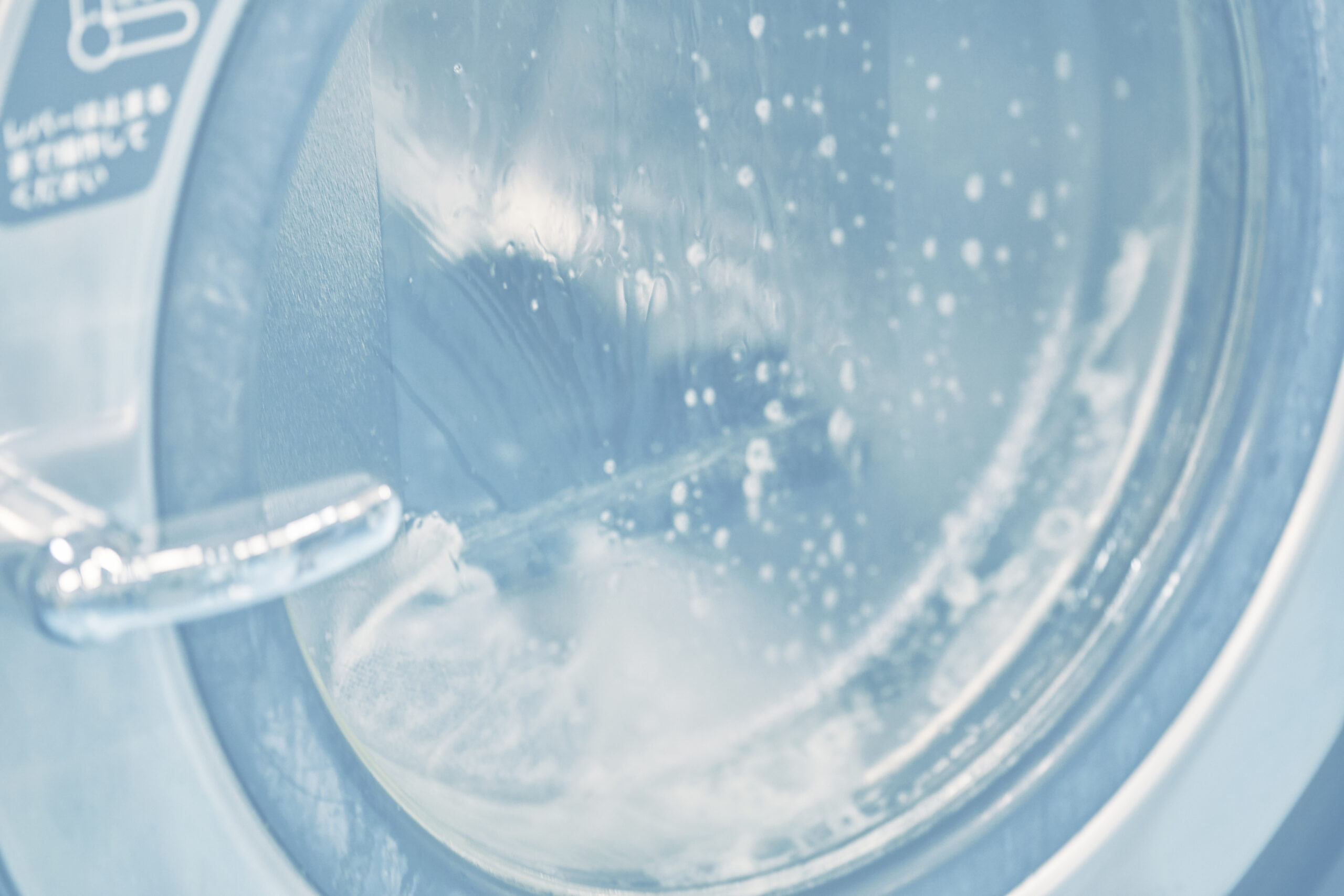 コインランドリーの洗浄システムの違いが分かるイメージ（専用プログラムで仕上がりが変わる）